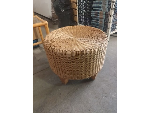 Lot 28 - bijzettafel en poef - afbeelding 2 van  3