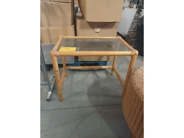 Lot 28 - bijzettafel en poef - afbeelding 3 van  3