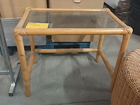 Lot 28 - bijzettafel en poef - afbeelding 3 van  3