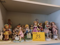 Lot 28 - biscuit beelden. 16 stuks
