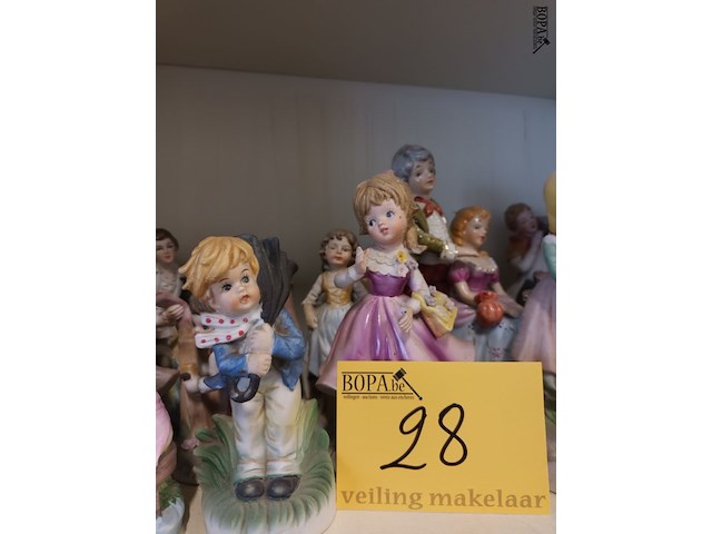 Lot 28 - biscuit beelden. 16 stuks - afbeelding 3 van  4