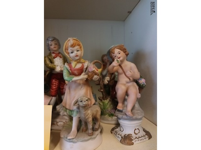 Lot 28 - biscuit beelden. 16 stuks - afbeelding 4 van  4