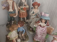 Lot 28 - biscuit beeldjes. 7 stuks - afbeelding 3 van  3