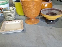 Lot 28 - bloempotten in tinten groen - geel - bruin - 14 stuks - afbeelding 4 van  4