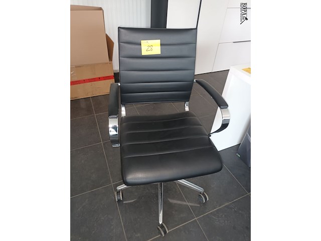 Lot 28 - bureaustoel - afbeelding 1 van  3