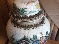Lot 28 - chinese dekselvaas - afbeelding 2 van  4