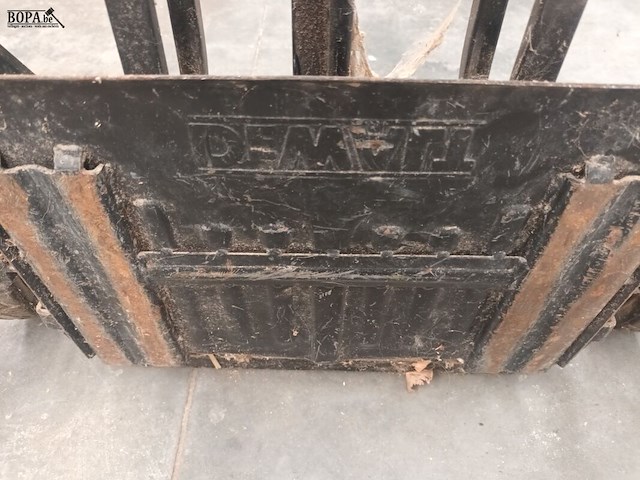 Lot 28 - dewalt opvouwbare steekwagen - afbeelding 2 van  3