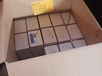 Lot 28 - doos spaanplaatschroeven. 13 stuks