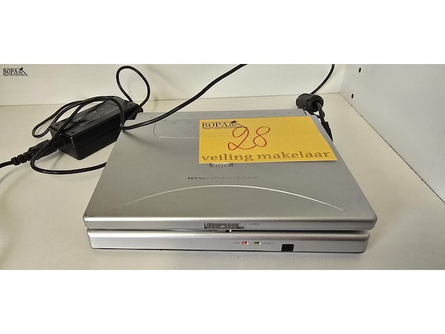 Lot 28 - draagbare dvd speler philips - afbeelding 1 van  3