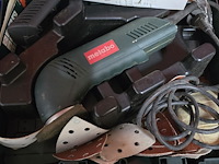 Lot 28 - driehoek schuurmachine metabo in koffer