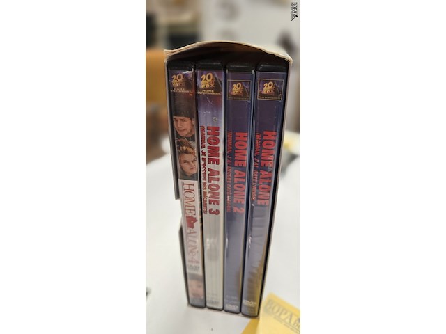 Lot 28 - dvd box home alone - afbeelding 2 van  2