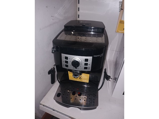 Lot 28 - espresso machine delonghi - afbeelding 3 van  3