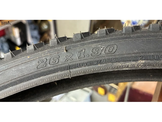 Lot 28 - fietsbanden - 2 stuks - afbeelding 3 van  5