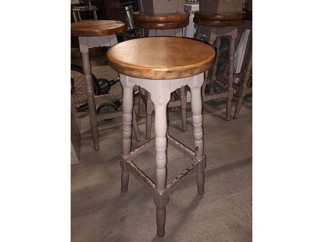 Lot 28 - houten barkruk. 12 stuks - afbeelding 3 van  3