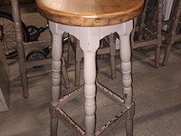 Lot 28 - houten barkruk. 12 stuks - afbeelding 3 van  3