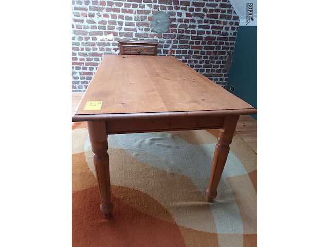 Lot 28 - houten eetkamertafel - afbeelding 2 van  3