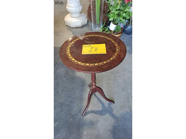 Lot 28 - klassieke guéridon bijzettafel mahoniehout en gouden bloemen - afbeelding 1 van  3