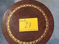 Lot 28 - klassieke guéridon bijzettafel mahoniehout en gouden bloemen - afbeelding 3 van  3