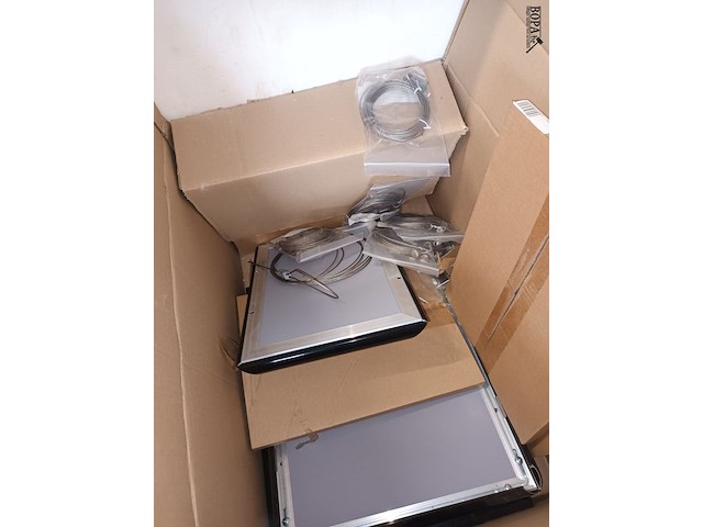 Lot 28 - klikkaders met ophangsysteem. 8 stuks - afbeelding 1 van  3