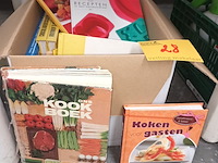 Lot 28 - kookboeken - afbeelding 2 van  4