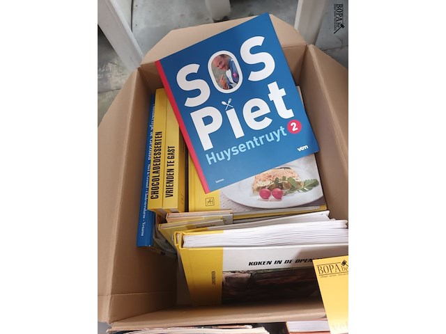 Lot 28 - kookboeken - afbeelding 3 van  4