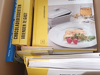 Lot 28 - kookboeken - afbeelding 4 van  4