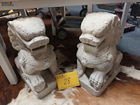 Lot 28 - koppel stenen foo dogs