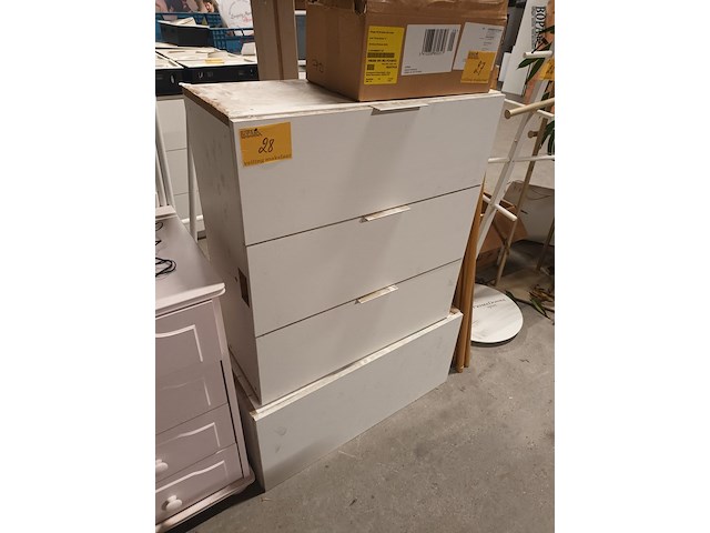 Lot 28 - ladekast - afbeelding 1 van  4