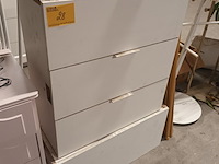Lot 28 - ladekast - afbeelding 1 van  4