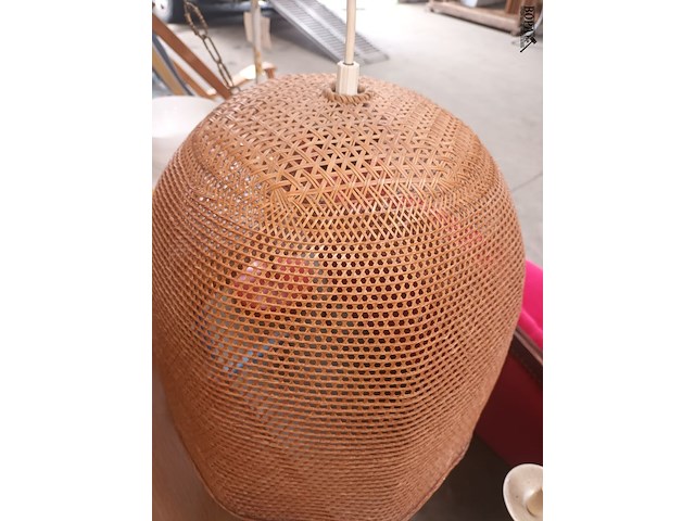 Lot 28 - lampenkap in riet - afbeelding 2 van  3