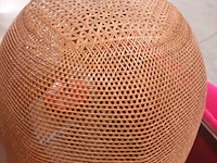 Lot 28 - lampenkap in riet - afbeelding 2 van  3