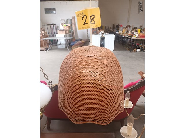 Lot 28 - lampenkap in riet - afbeelding 3 van  3