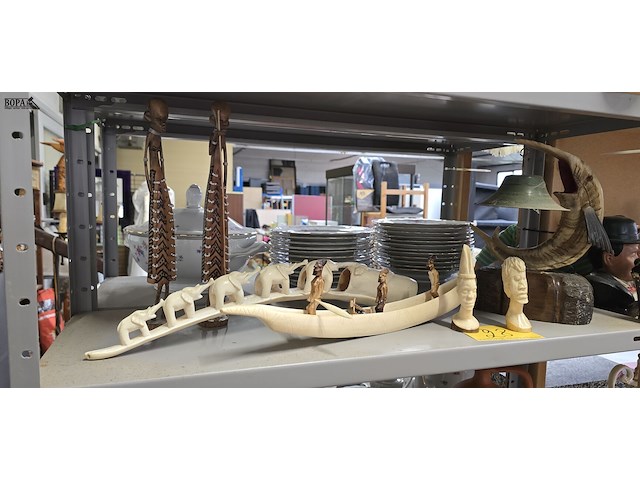 Lot 28 - lot afrikaanse kunst ong 7 items - afbeelding 1 van  5