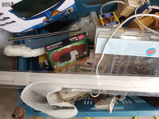 Lot 28 - lot werkmateriaal en gereedschap - afbeelding 6 van  9
