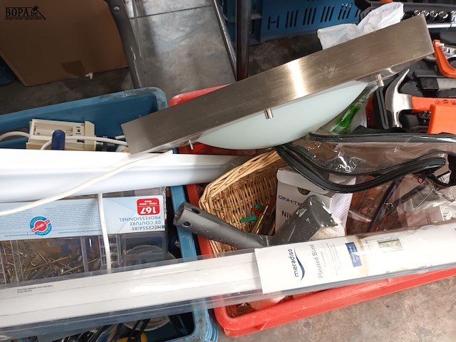 Lot 28 - lot werkmateriaal en gereedschap - afbeelding 7 van  9