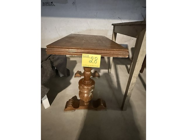 Lot 28 - massieve eikenhouten salontafel, geblokt blad b 45,5 l 75,5 - afbeelding 1 van  4