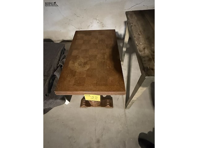 Lot 28 - massieve eikenhouten salontafel, geblokt blad b 45,5 l 75,5 - afbeelding 2 van  4