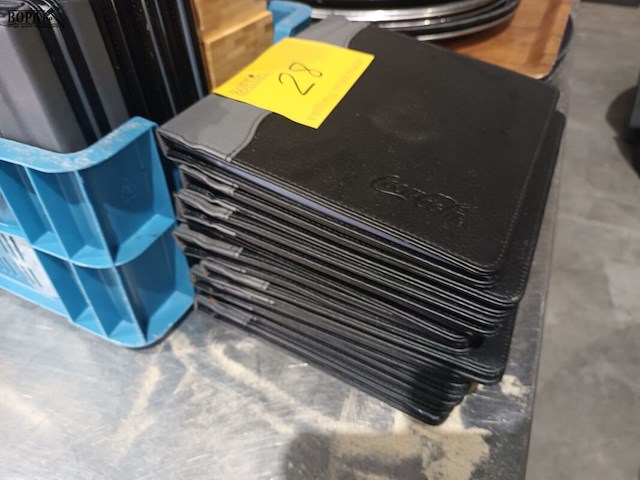 Lot 28 - menuboeken en kaarthouders - afbeelding 2 van  4