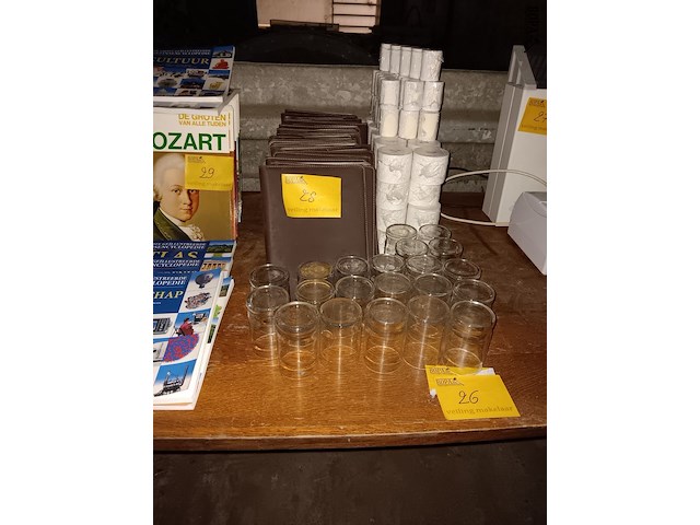 Lot 28 - menuboeken, glaasjes en kassarollen - afbeelding 1 van  3
