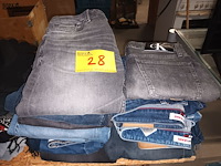 Lot 28 - merkkledij jeans broeken. 19 stuks