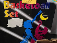 Lot 28 - mini basketbal set in doos - afbeelding 1 van  2