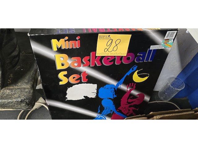Lot 28 - mini basketbal set in doos - afbeelding 2 van  2