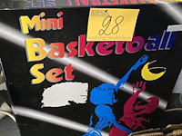 Lot 28 - mini basketbal set in doos - afbeelding 2 van  2
