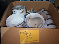 Lot 28 - ontbijtservies - afbeelding 1 van  3