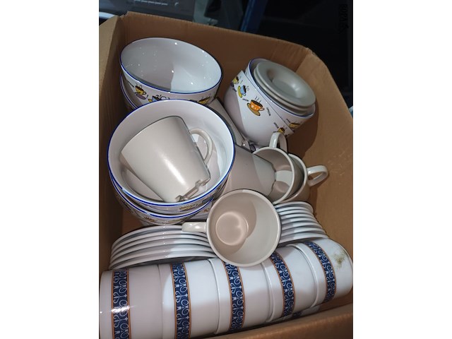 Lot 28 - ontbijtservies - afbeelding 2 van  3