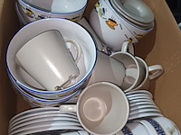 Lot 28 - ontbijtservies - afbeelding 2 van  3