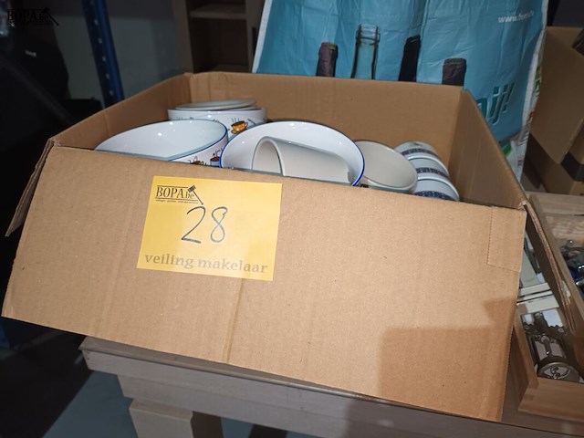 Lot 28 - ontbijtservies - afbeelding 3 van  3