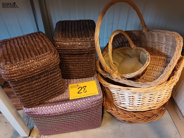 Lot 28 - opbergmanden en rieten manden. 7 stuks - afbeelding 1 van  3