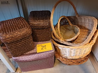 Lot 28 - opbergmanden en rieten manden. 7 stuks