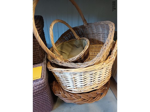 Lot 28 - opbergmanden en rieten manden. 7 stuks - afbeelding 3 van  3